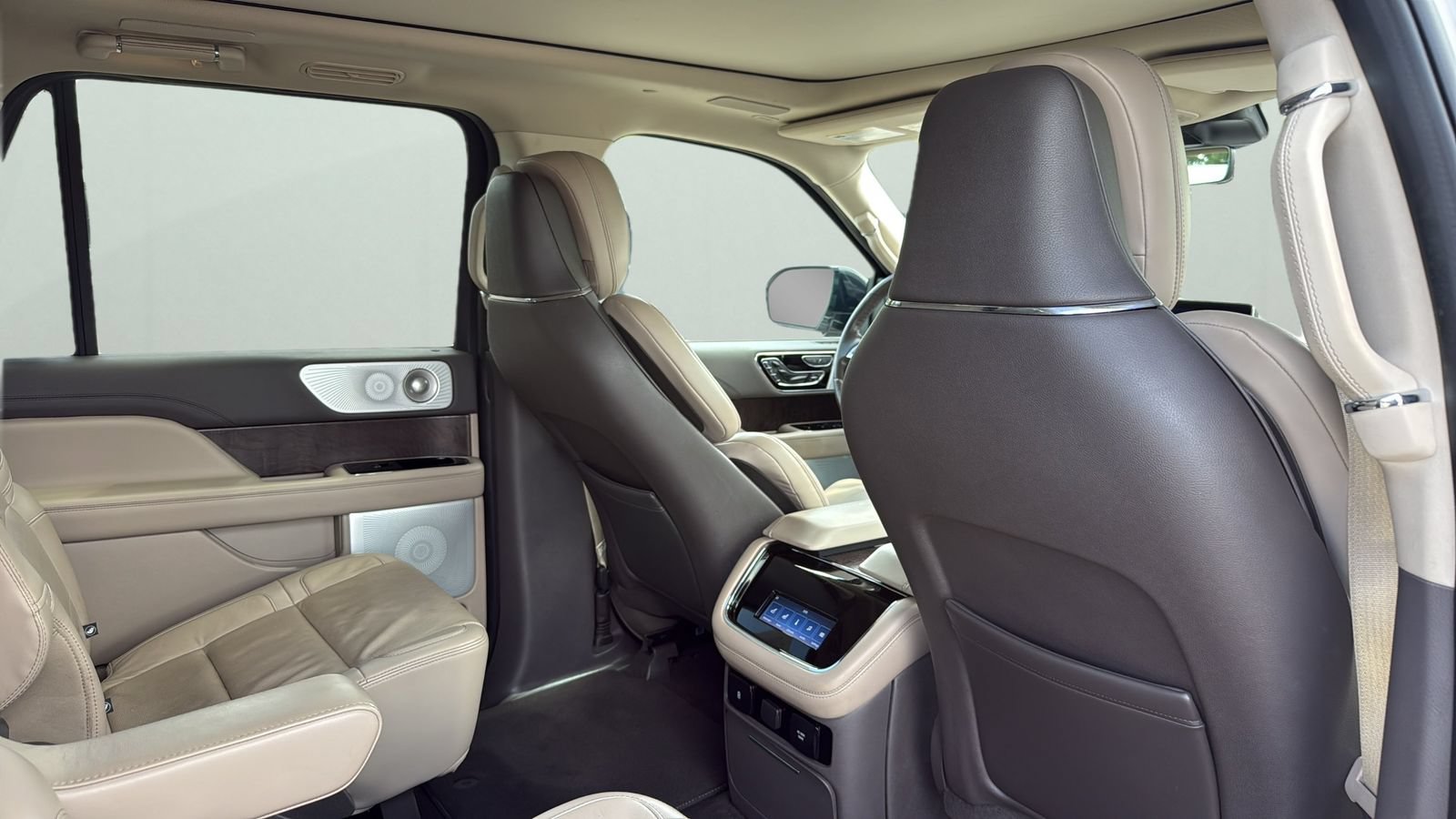 Used 2022 Lincoln Navigator L Reserve AWD/4WD image 28