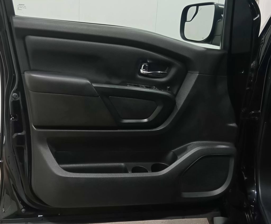Used 2018 Nissan Titan SV w/ SV Convenience Package AWD/4WD image 16