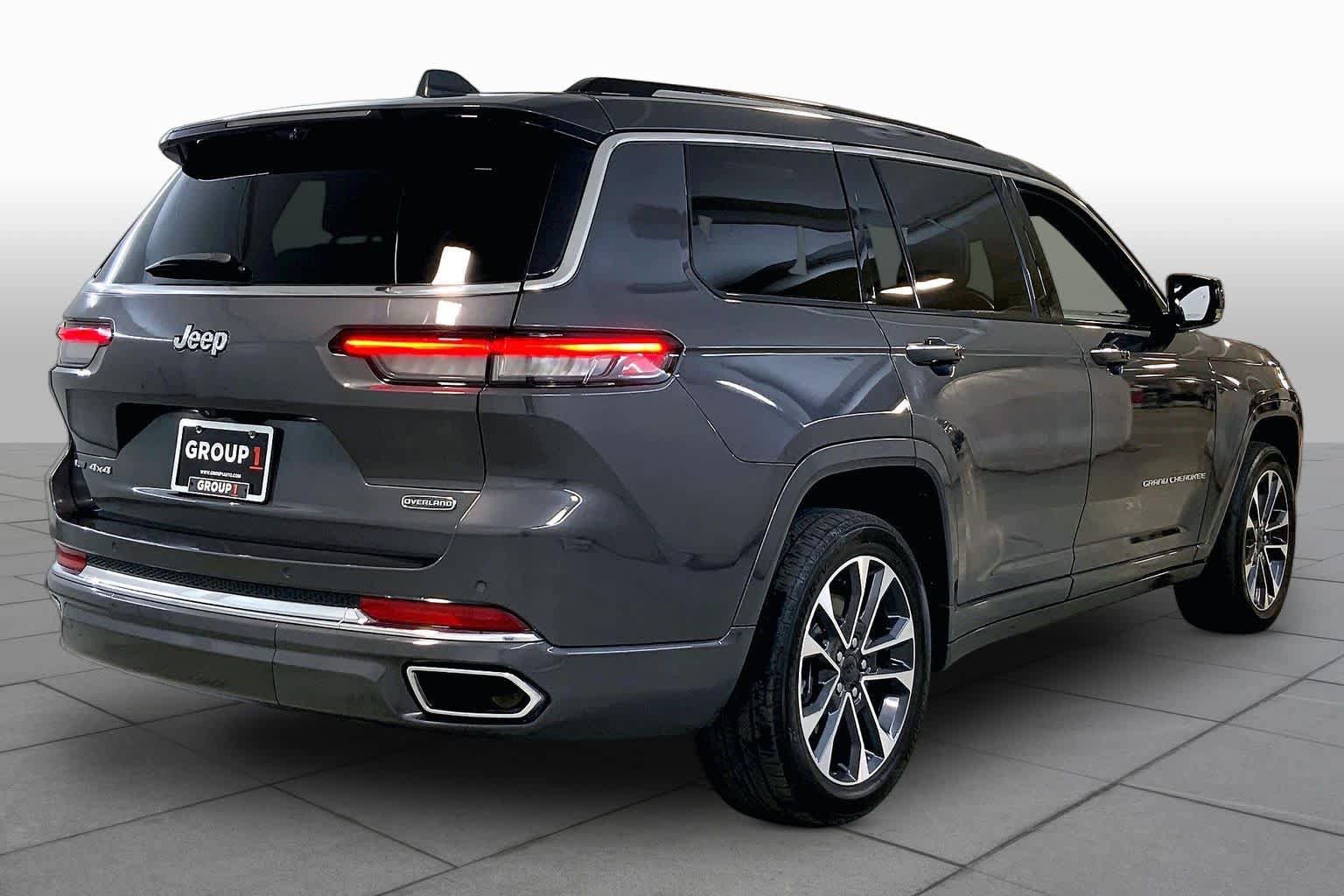 Used 2022 Jeep Grand Cherokee L Overland w/ Luxury Tech Group IV AWD/4WD image 12
