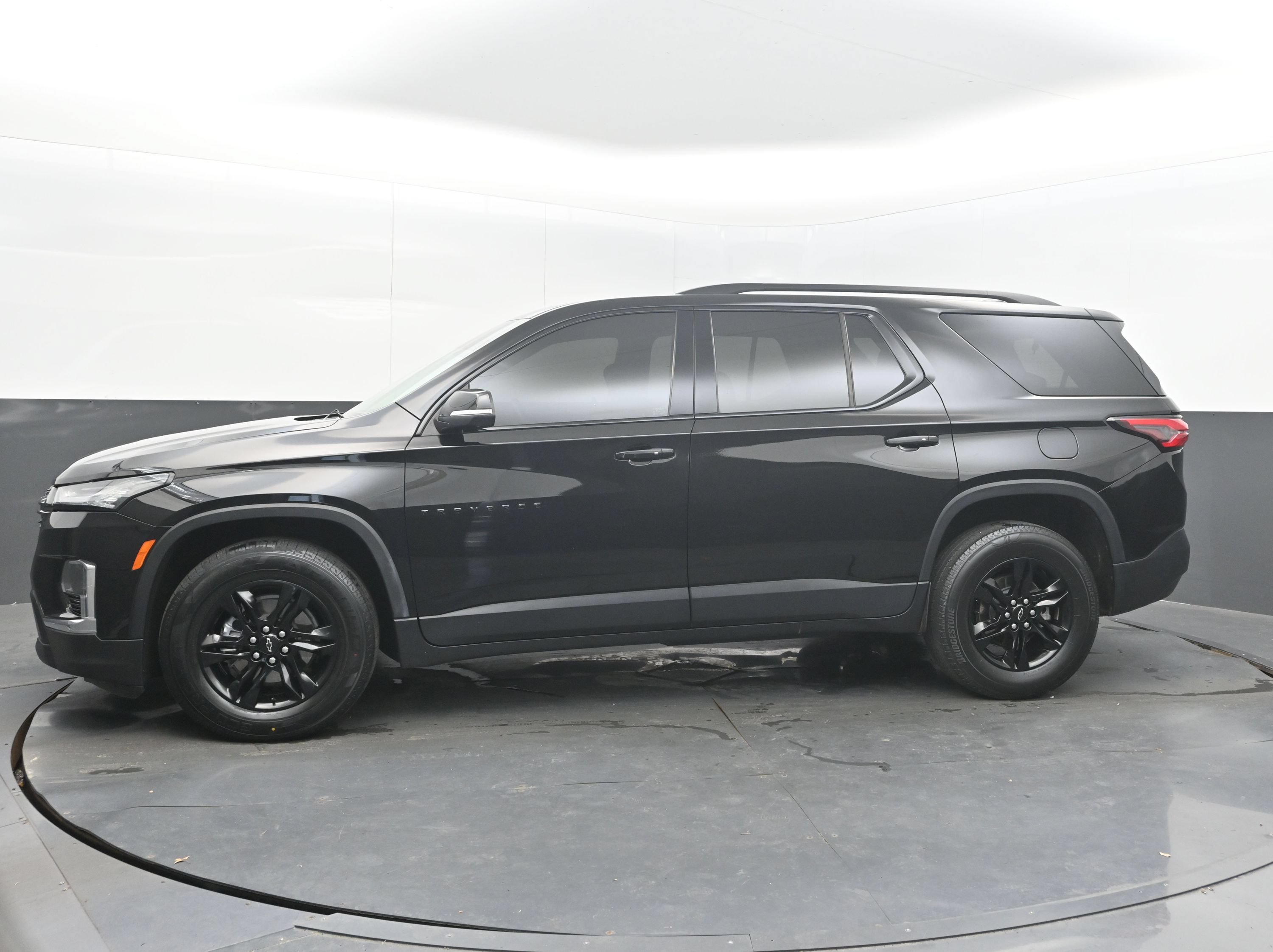 Used 2023 Chevrolet Traverse LT FWD image 5