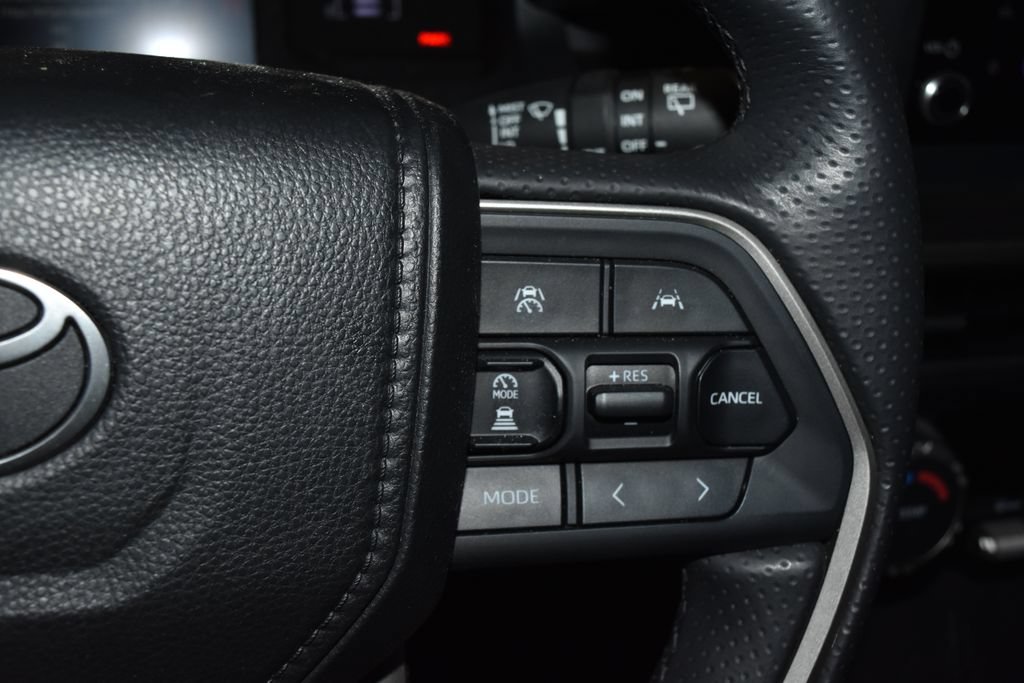 Used 2025 Toyota 4Runner SR5 AWD/4WD image 9