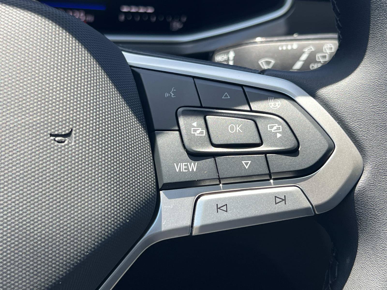 New 2026 Volkswagen Taos SE FWD image 11
