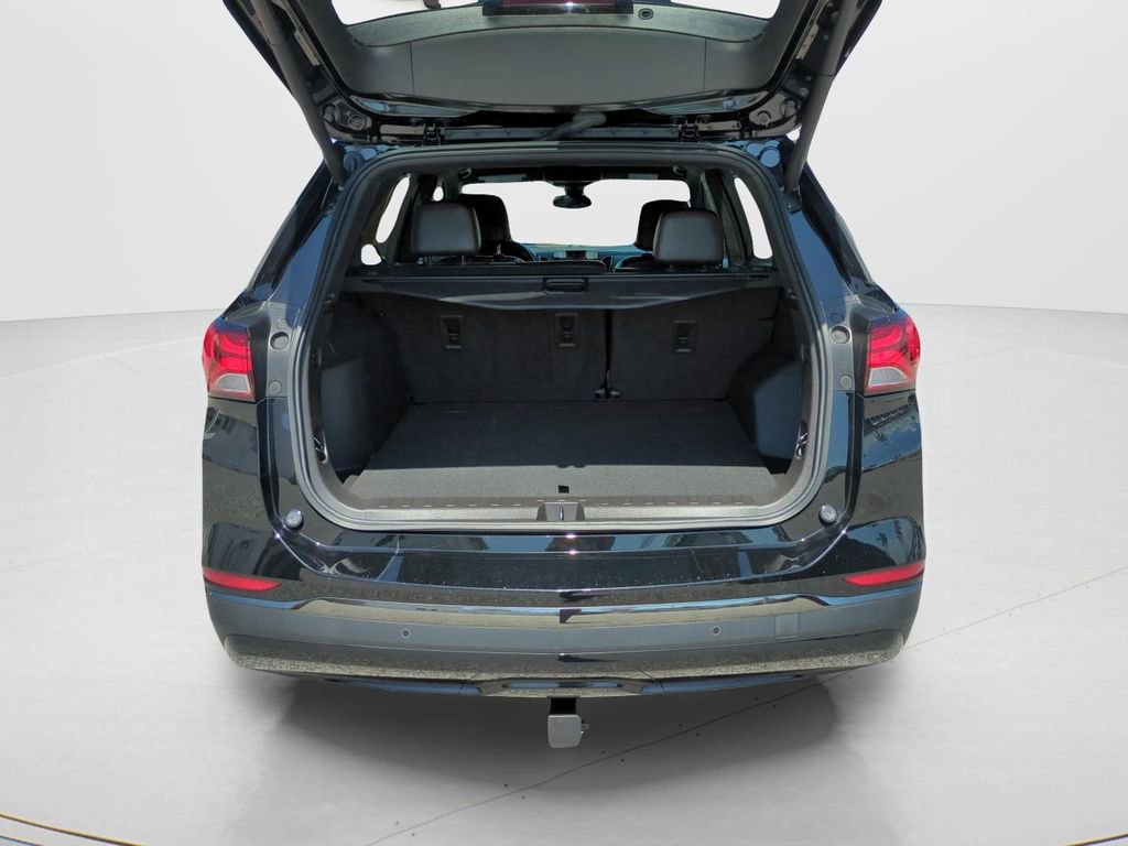 Used 2023 Chevrolet Equinox RS w/ RS Leather Package image 11