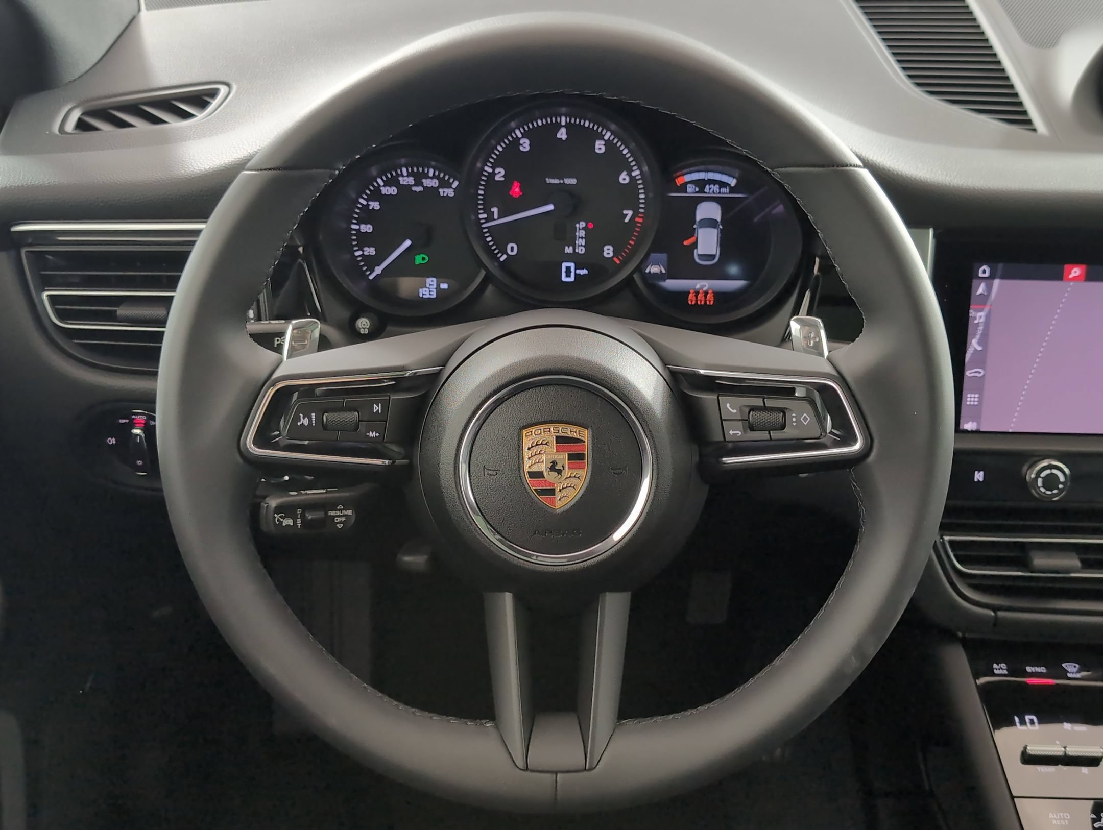 Certified 2025 Porsche Macan AWD/4WD image 27