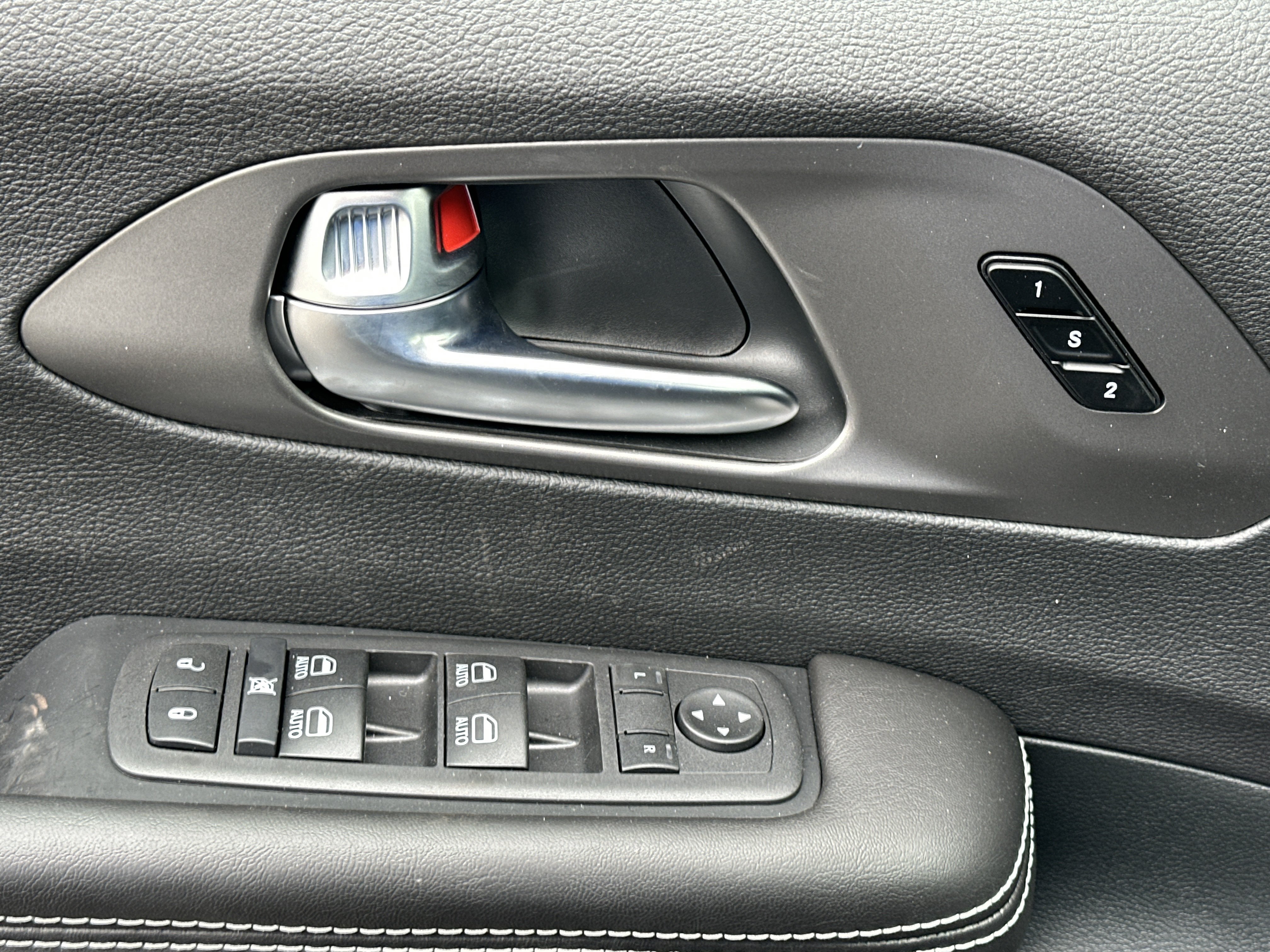 New 2027 Chrysler Pacifica Select FWD image 10