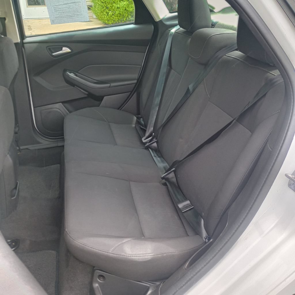 Used 2018 Ford Focus SE w/ SE Appearance Package FWD image 17