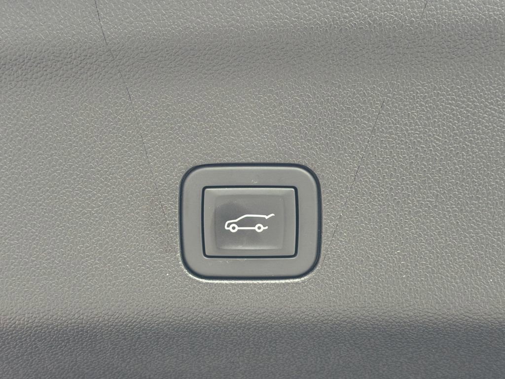 Used 2025 GMC Yukon Denali w/ Denali Reserve Package image 34