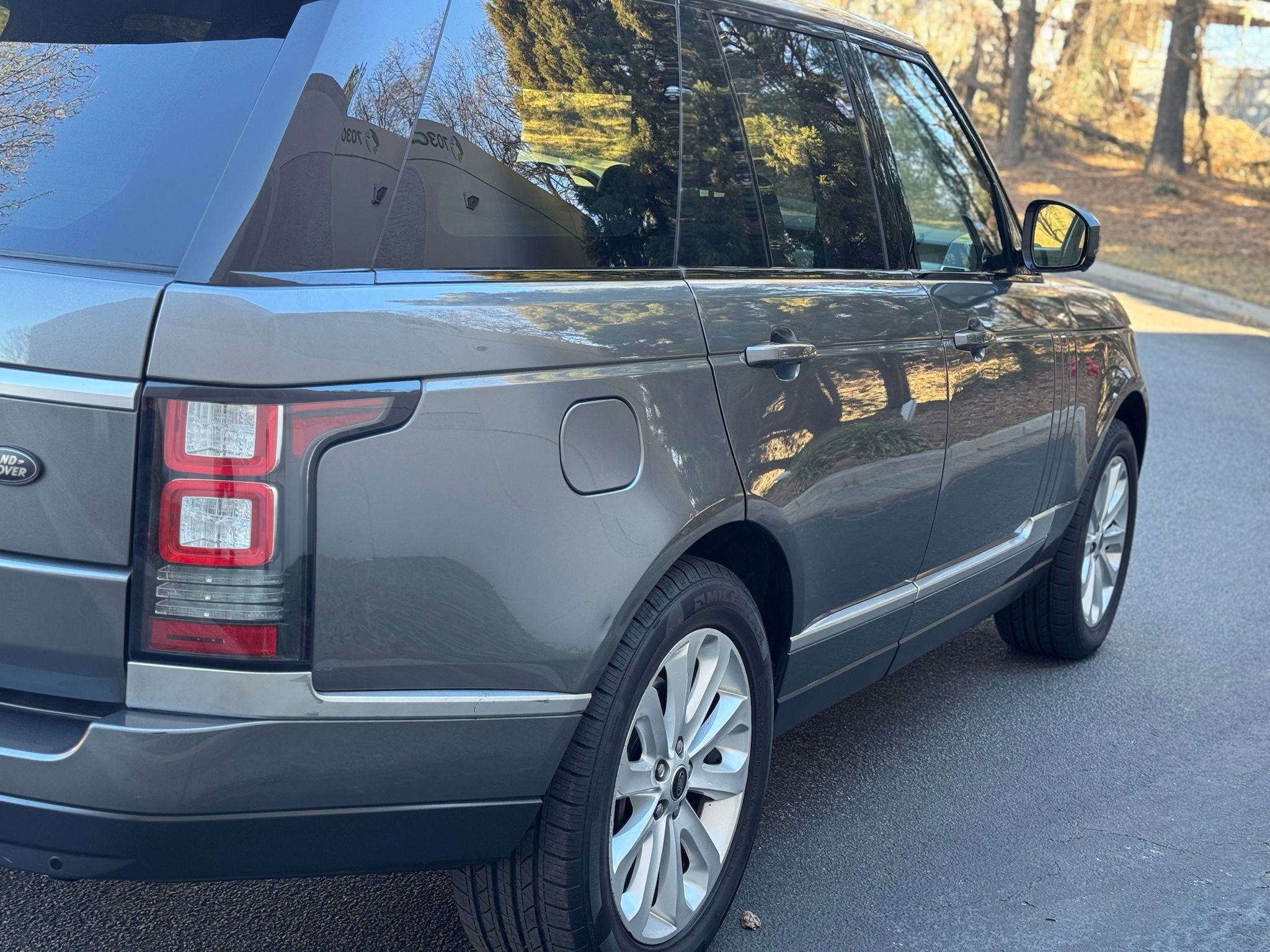 Used 2014 Land Rover Range Rover HSE image 17