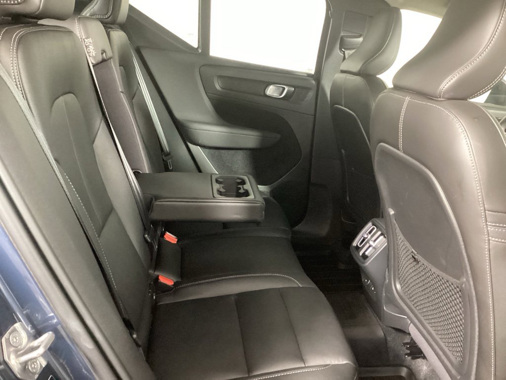Used 2021 Volvo XC40 T5 Momentum w/ Premium Package image 11