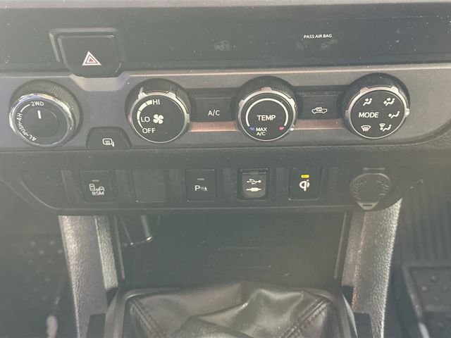 Used 2019 Toyota Tacoma TRD Sport w/ Technology Package image 10