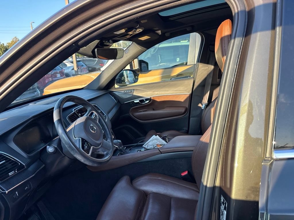 Used 2021 Volvo XC90 T6 Inscription w/ Climate Package AWD/4WD image 2
