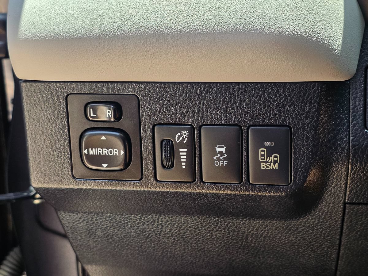 Used 2015 Toyota RAV4 Limited w/ Technology Package FWD image 49