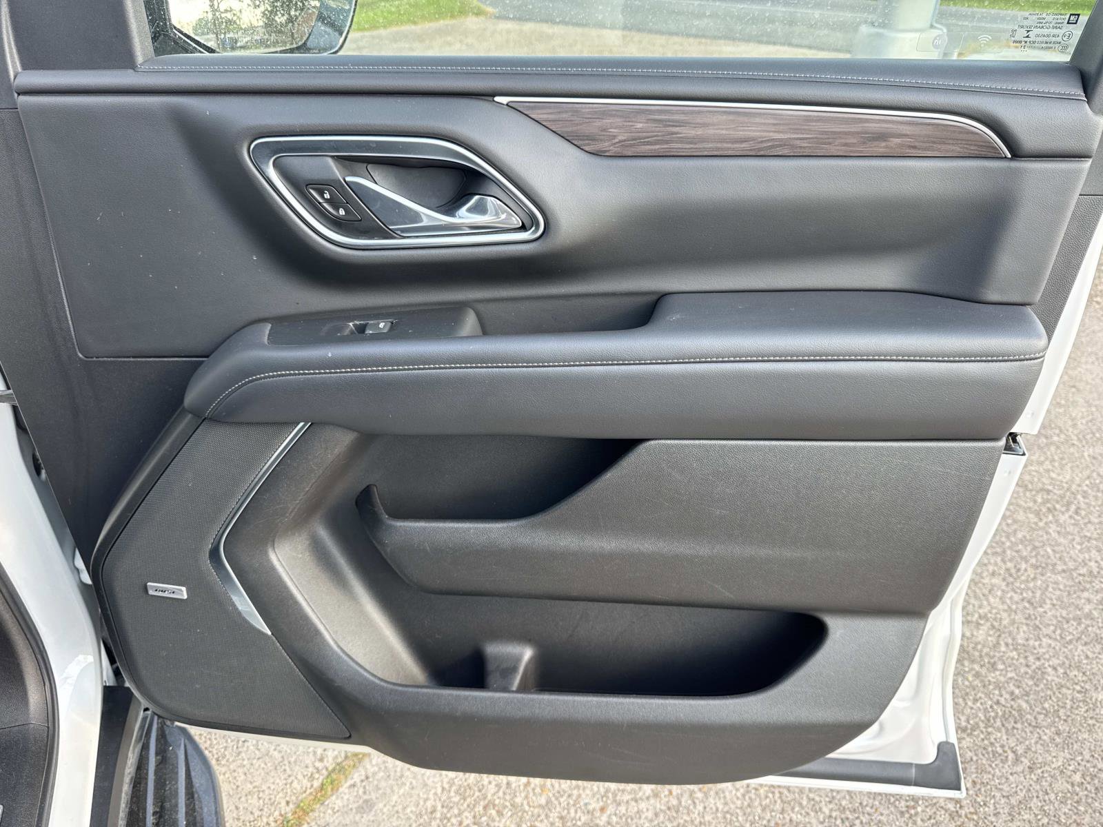 Used 2021 Chevrolet Suburban LT w/ Luxury Package image 11