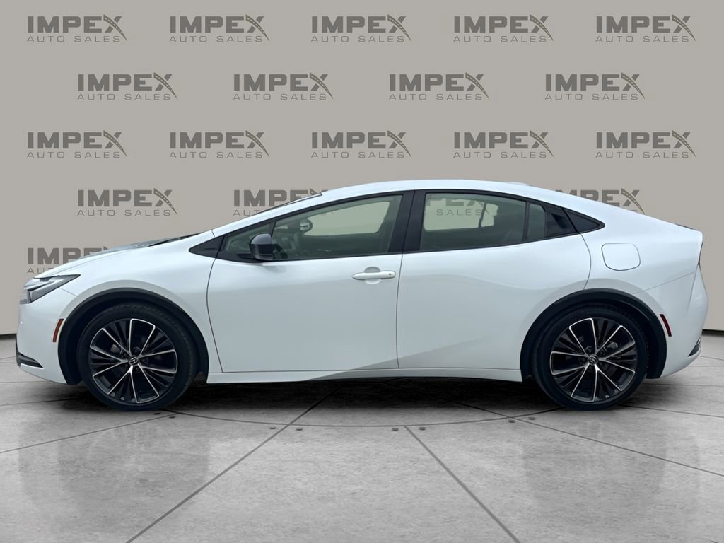 Used 2025 Toyota Prius XLE image 2
