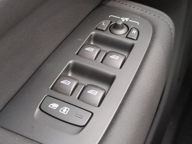 New 2026 Volvo XC60 B5 Ultra w/ Climate Package AWD/4WD image 21