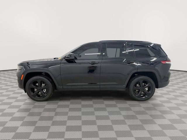 Used 2024 Jeep Grand Cherokee Altitude image 7