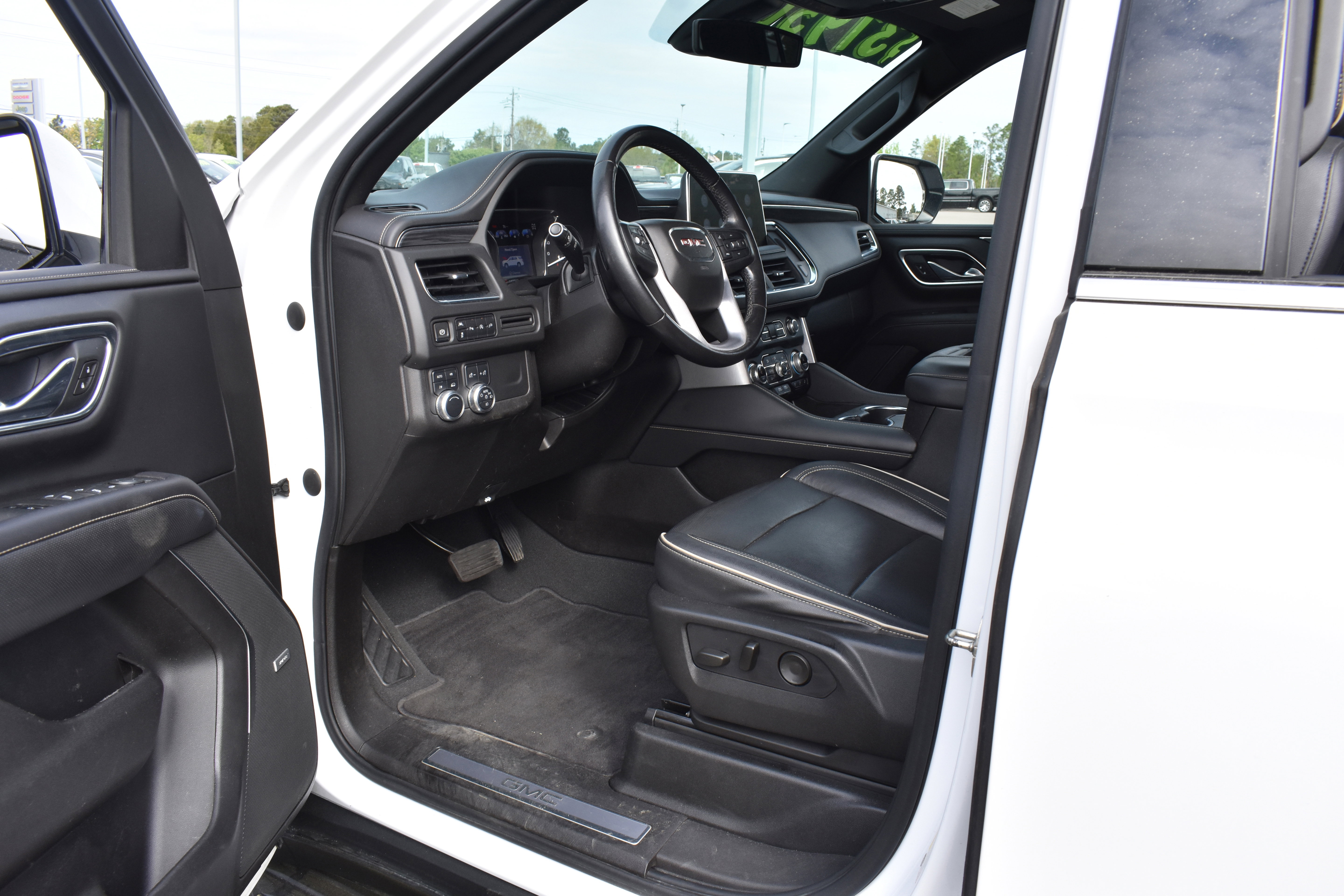 Used 2021 GMC Yukon XL SLT image 25