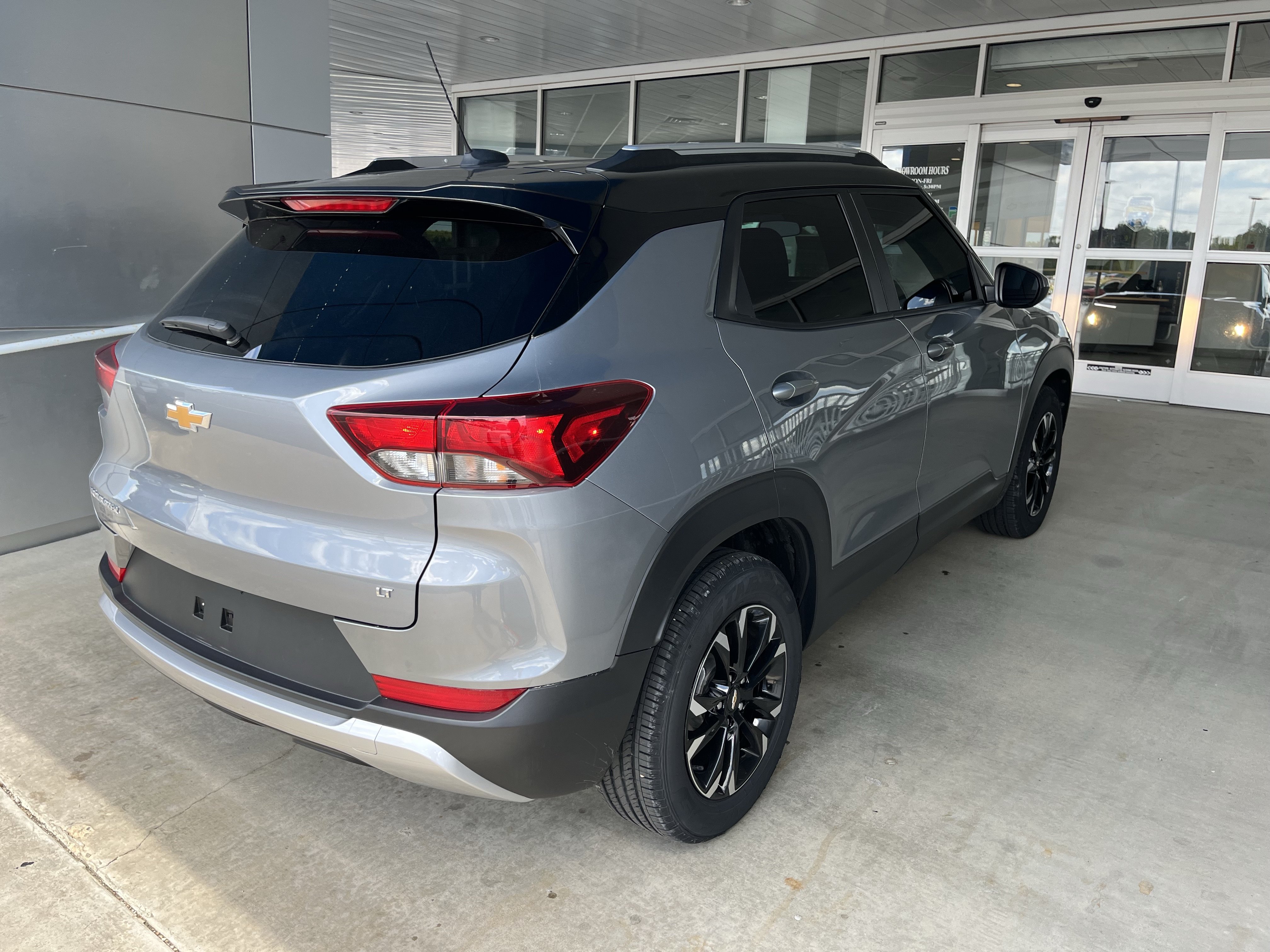Used 2023 Chevrolet TrailBlazer LT FWD image 5