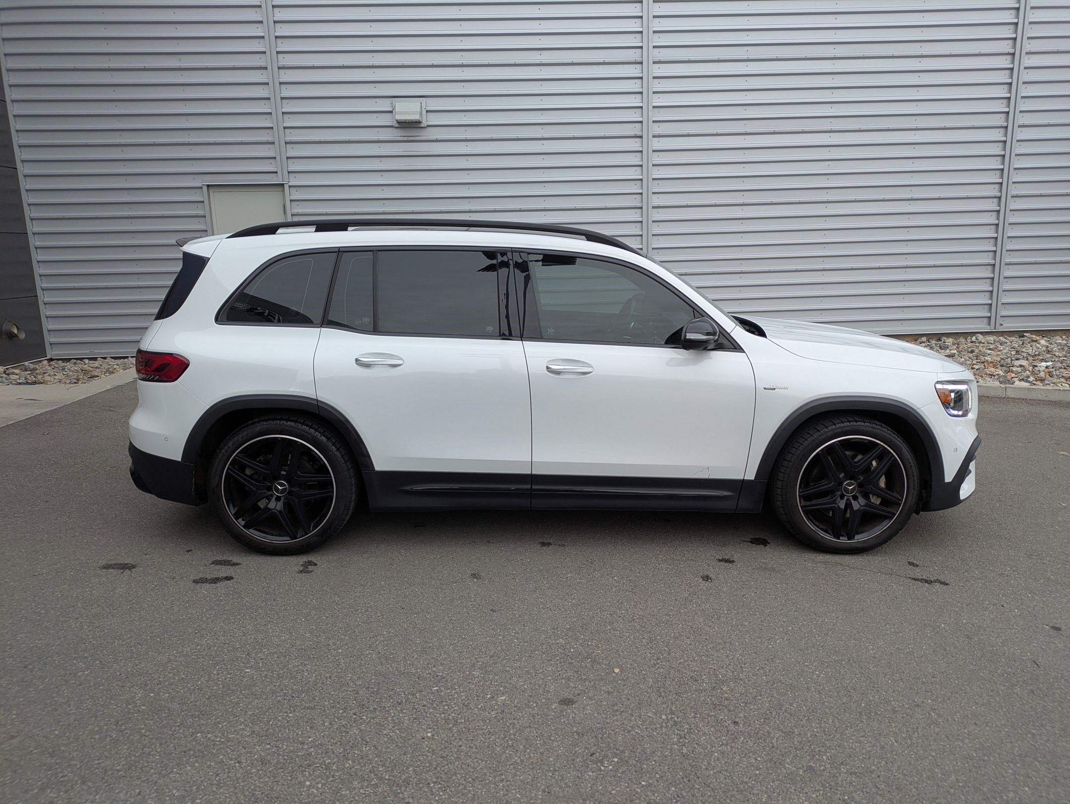 Used 2022 Mercedes-Benz GLB 35 AMG 4MATIC image 2