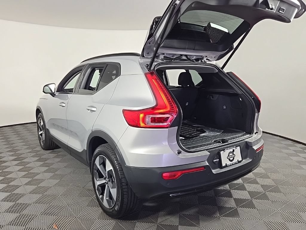 Certified 2023 Volvo XC40 B5 Ultimate w/ Climate Package AWD/4WD image 14