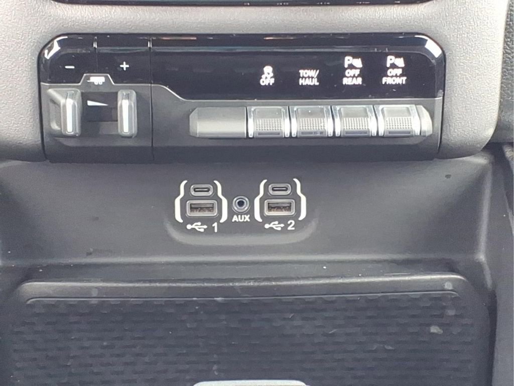 Used 2020 RAM 1500 Big Horn RWD image 18
