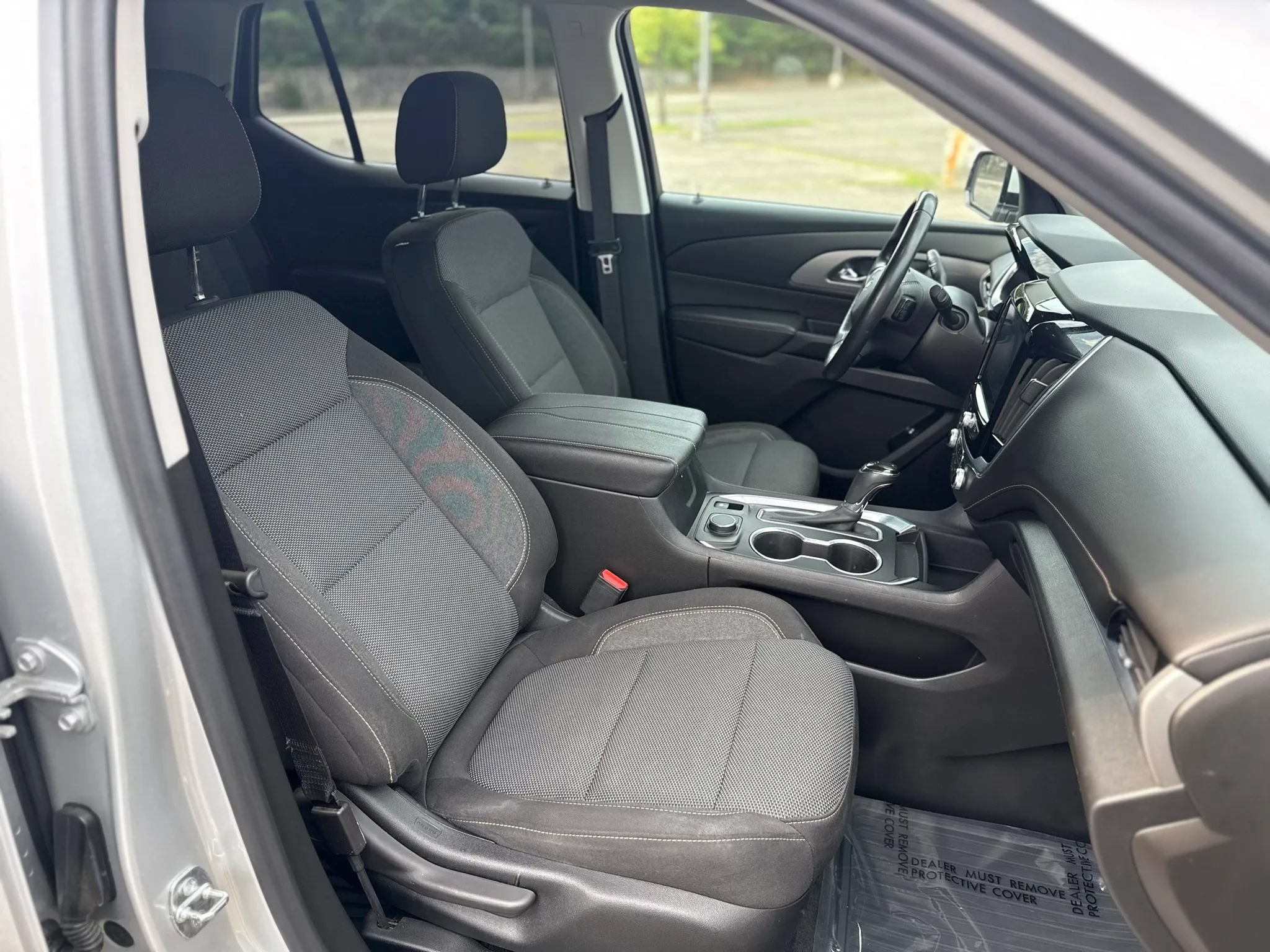 Used 2020 Chevrolet Traverse LT FWD image 19