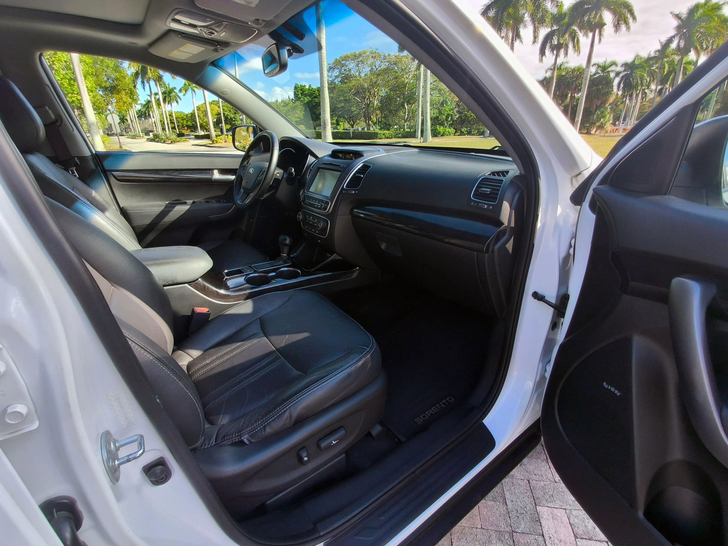 Used 2015 Kia Sorento EX w/ EX V6 Touring Package image 36