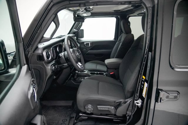 Used 2023 Jeep Wrangler Unlimited Sahara w/ LED Lighting Group AWD/4WD image 24