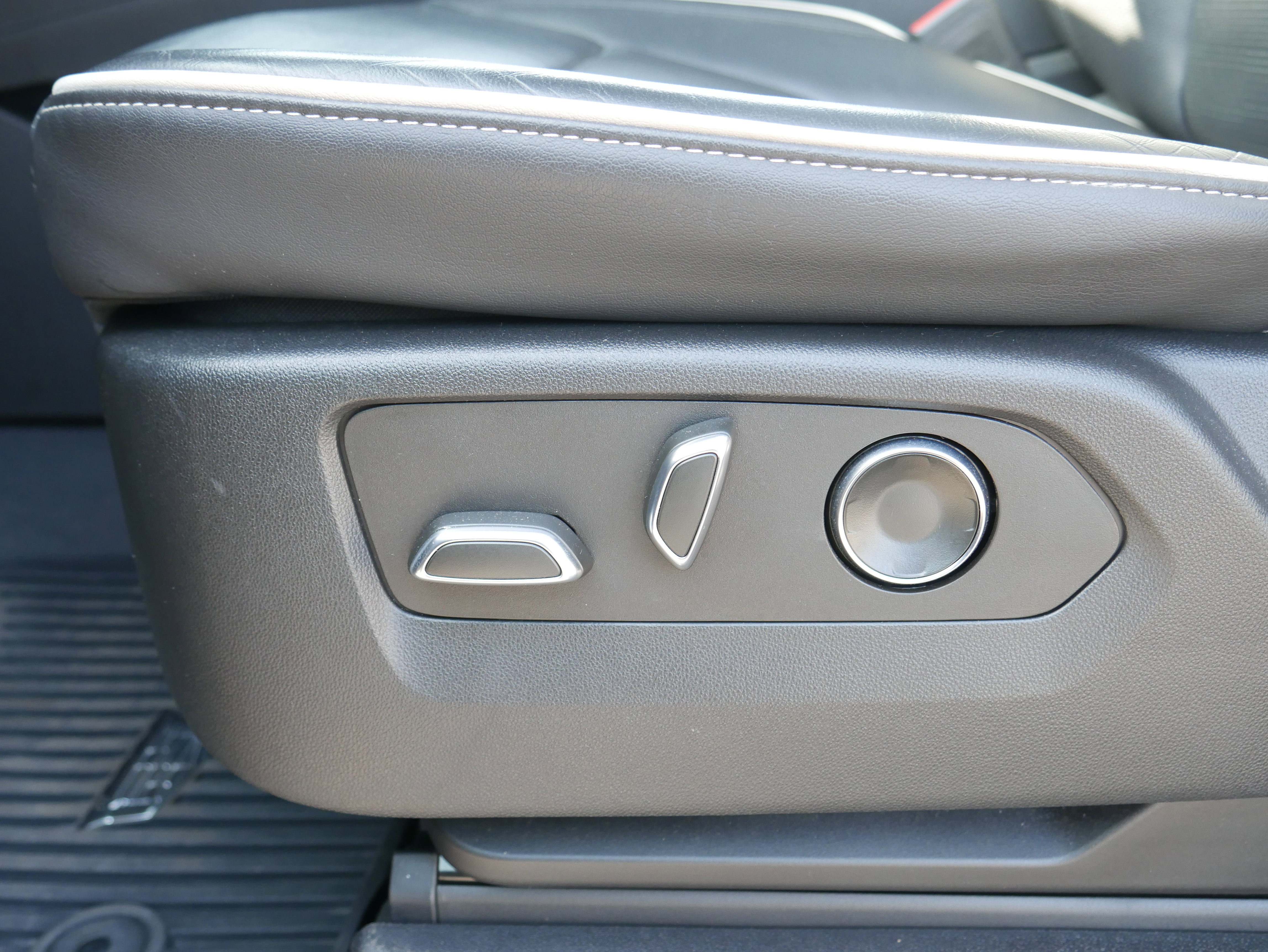 Certified 2021 Cadillac Escalade Sport w/ Driver Assist Tech Package image 18