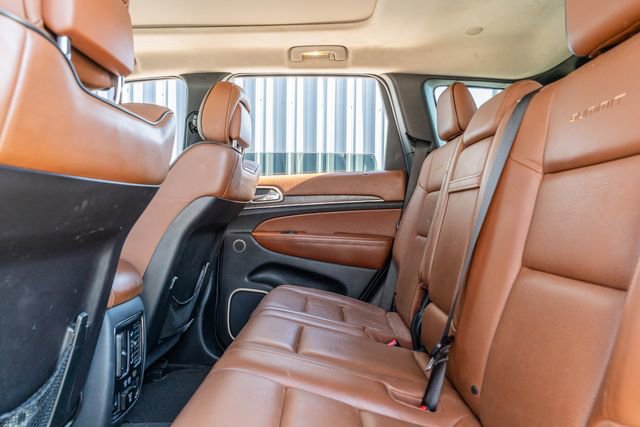 Used 2015 Jeep Grand Cherokee Summit w/ Platinum Series Group AWD/4WD image 37