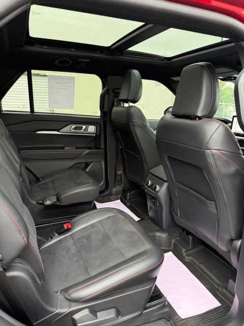 Used 2025 Ford Explorer ST w/ Sun And Sound Package AWD/4WD image 24