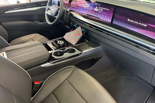 New 2026 Cadillac Escalade Sport AWD/4WD image 16