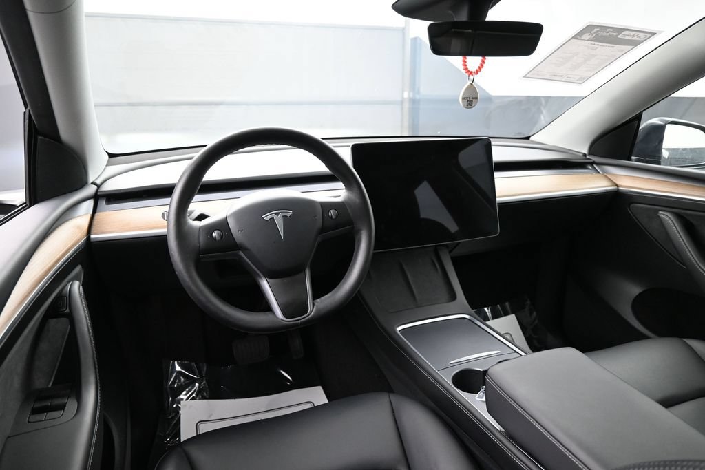 Used 2024 Tesla Model Y 2WD image 30