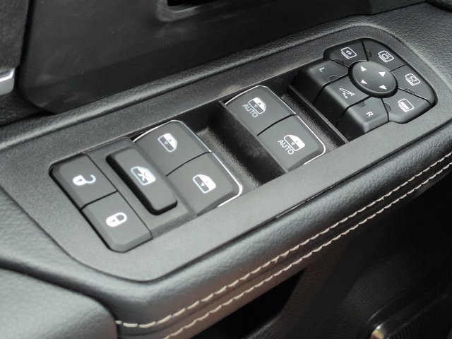 New 2027 RAM 2500 Laramie w/ Night Edition AWD/4WD image 27