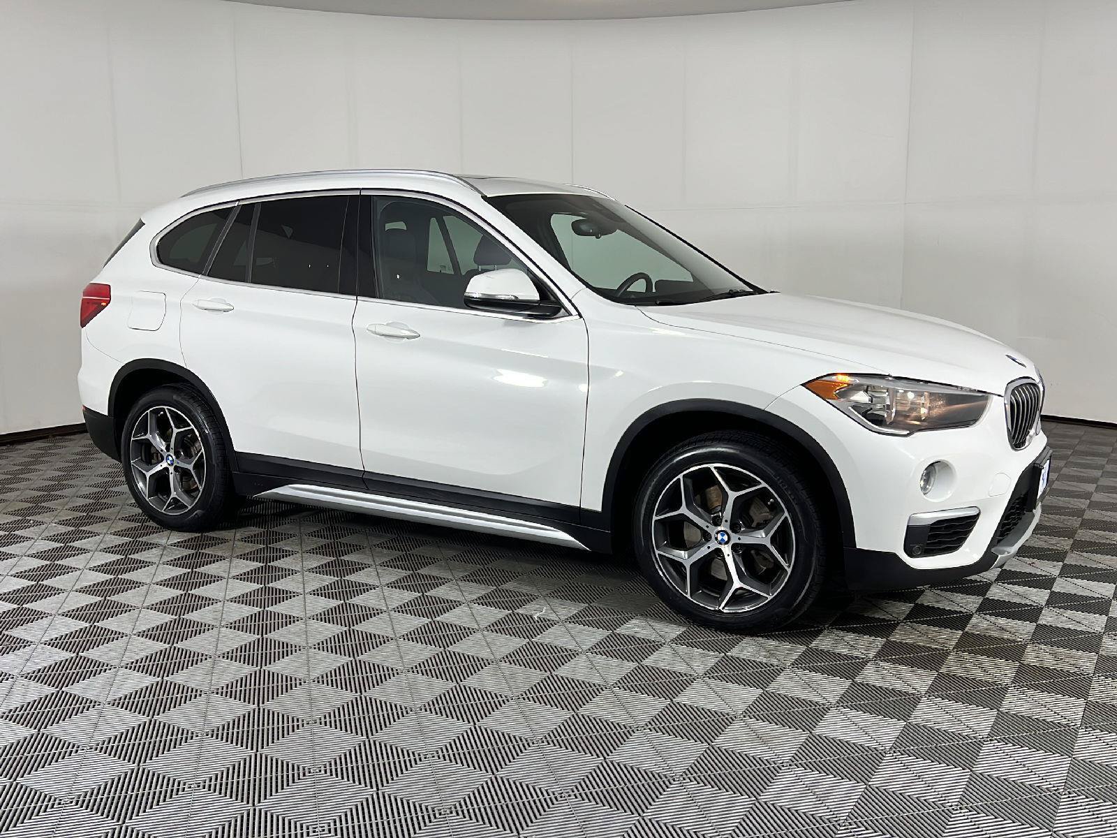 Used 2019 BMW X1 xDrive28i w/ Convenience Package AWD/4WD image 3