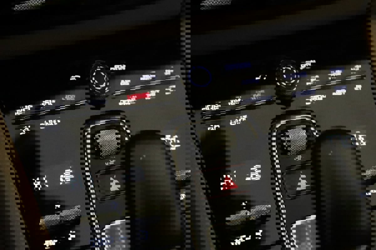 Used 2022 Porsche Cayenne Platinum Edition w/ Premium Package Plus image 16