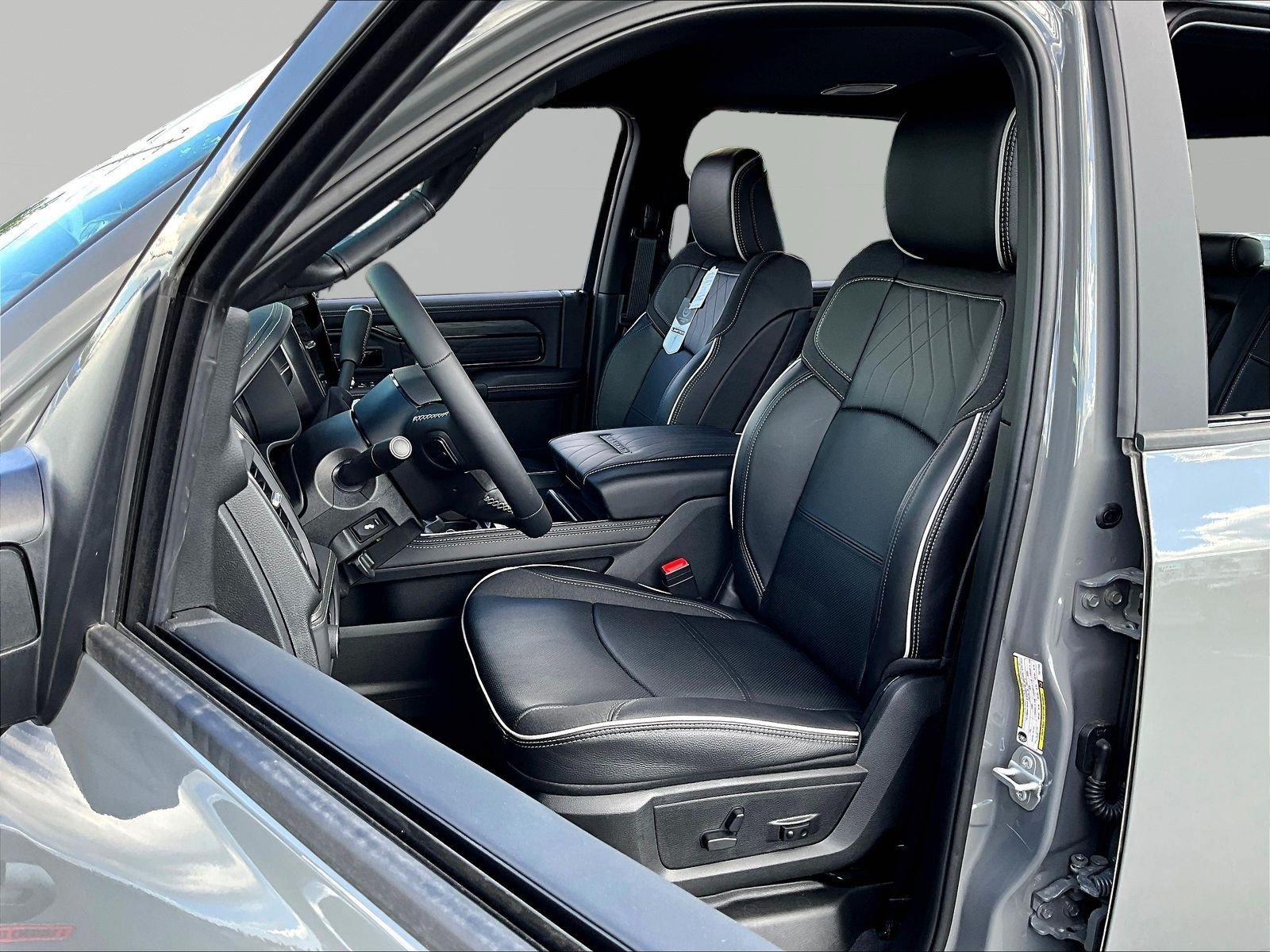 New 2026 RAM 3500 Limited AWD/4WD image 16