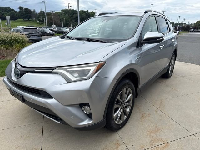 Used 2018 Toyota RAV4 Limited AWD/4WD image 3
