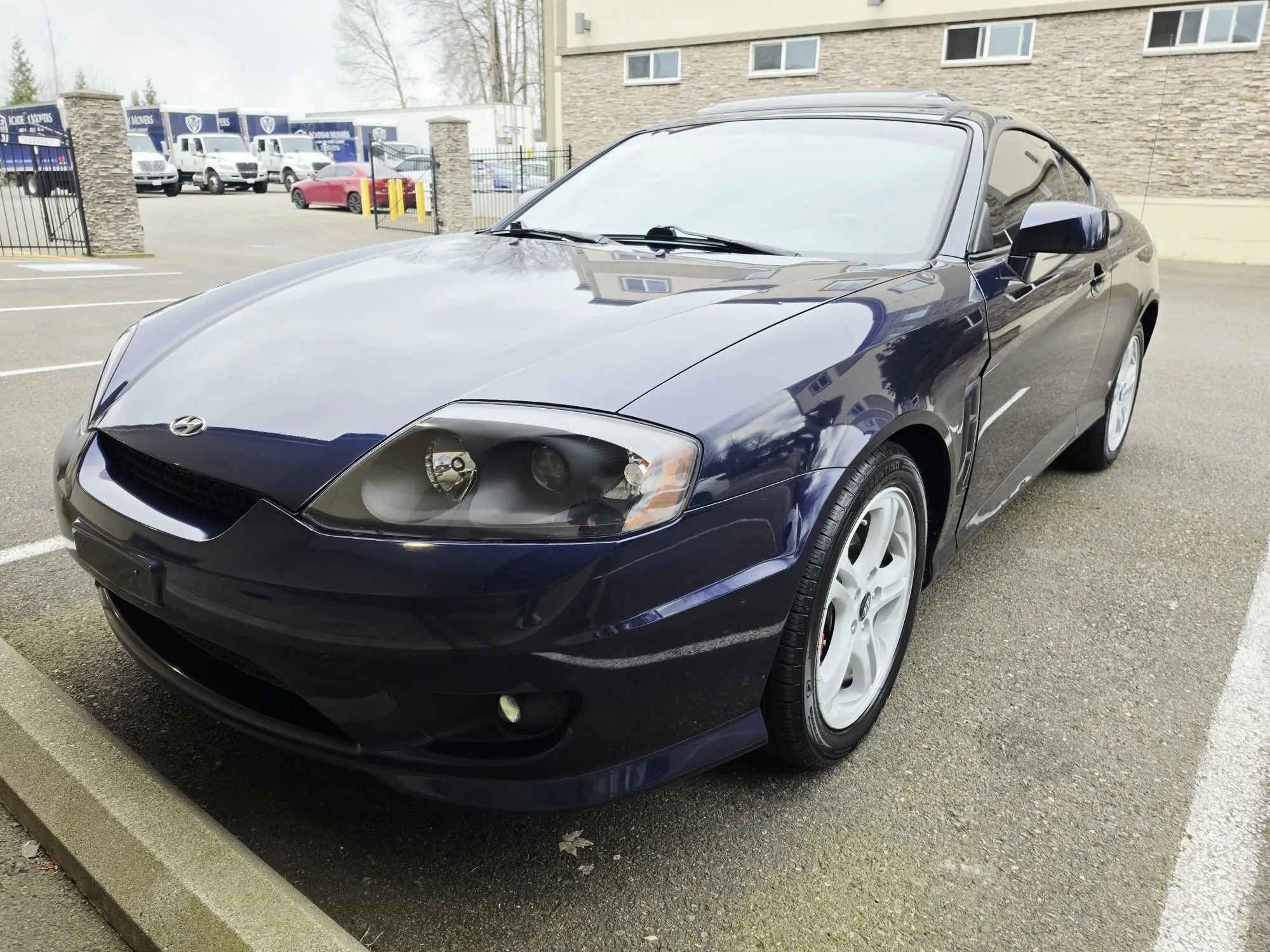 Used 2006 Hyundai Tiburon SE image 1
