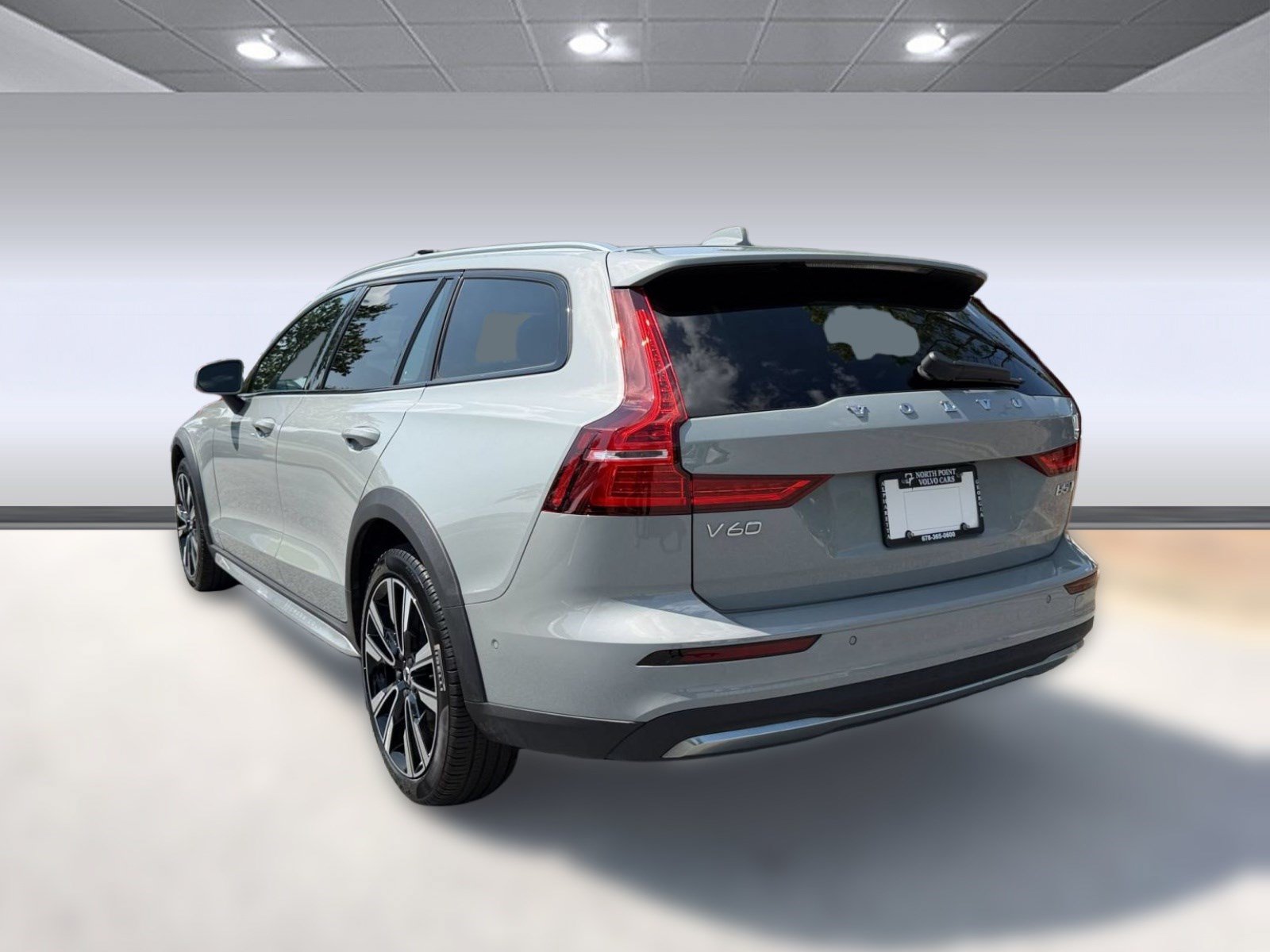 Used 2025 Volvo V60 B5 Cross Country Ultra AWD/4WD image 3
