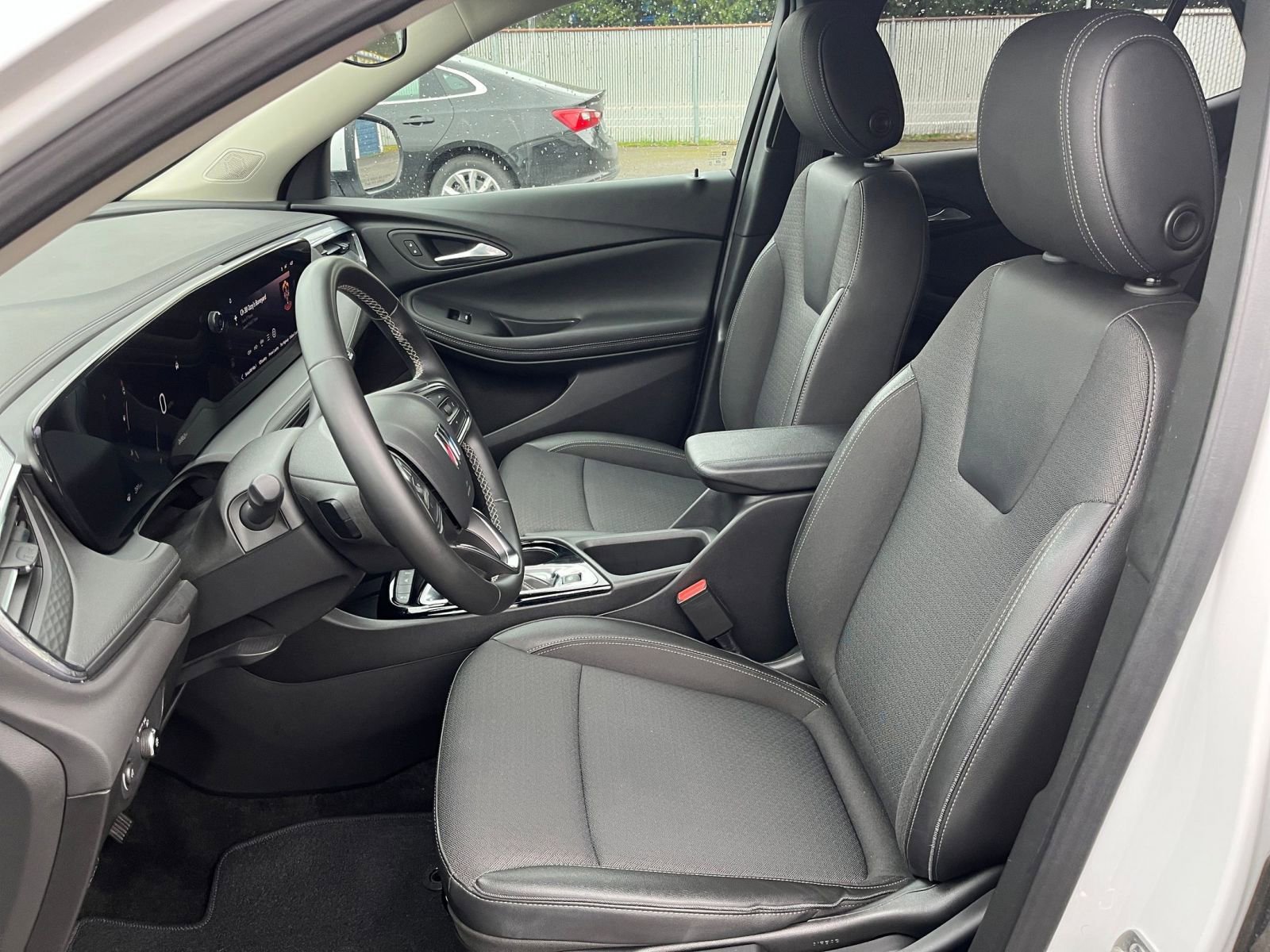 Used 2025 Buick Encore GX Preferred image 35