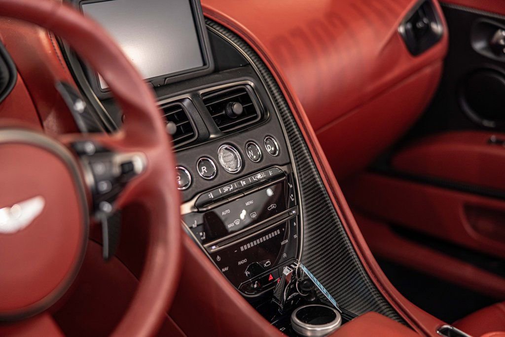 Used 2022 Aston Martin DB11 Volante image 19