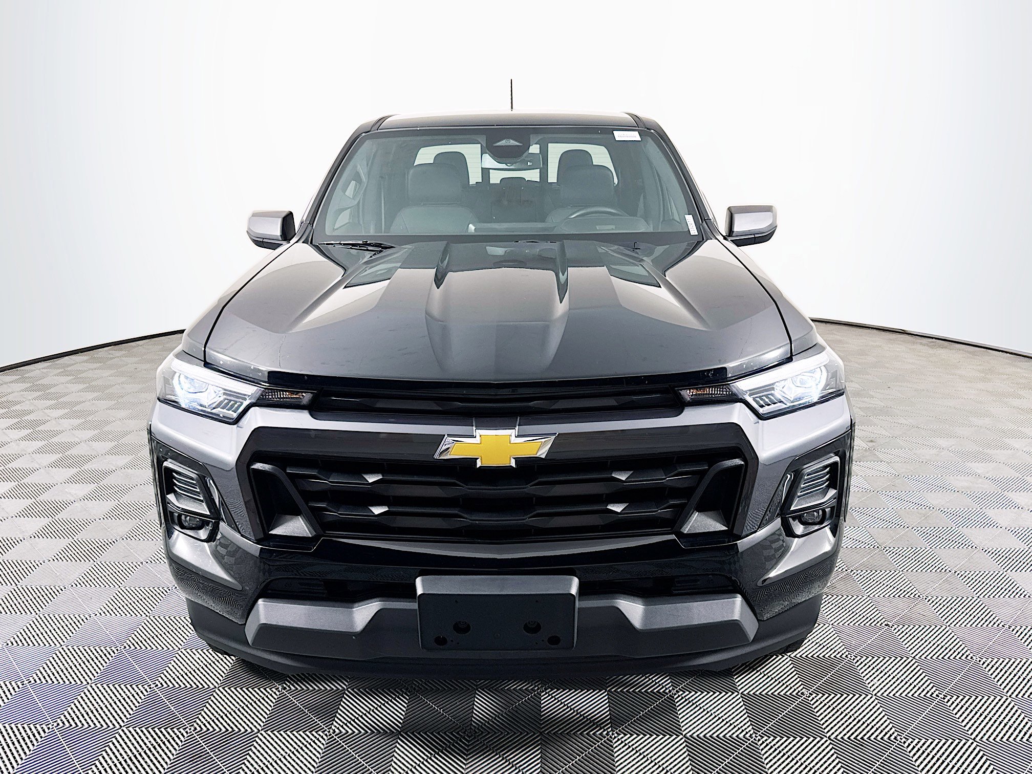 Used 2024 Chevrolet Colorado LT w/ LT Convenience Package III image 2
