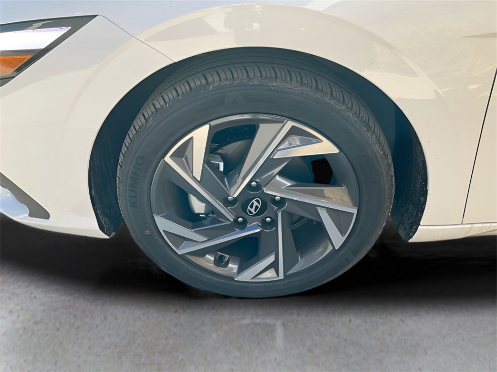 Certified 2025 Hyundai Elantra Sport image 9