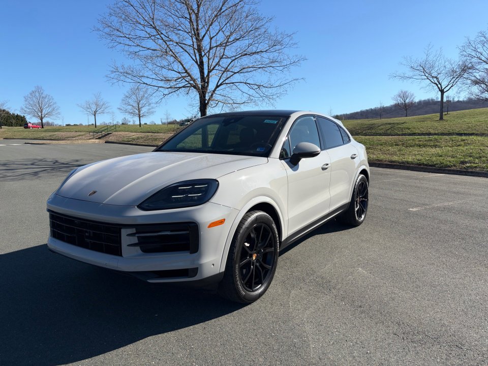 Certified 2025 Porsche Cayenne Coupe image 1