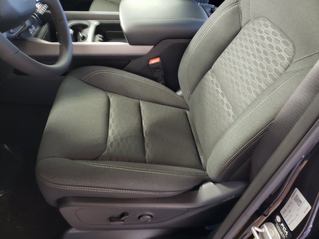 New 2026 RAM 1500 4x4 Crew Cab image 12