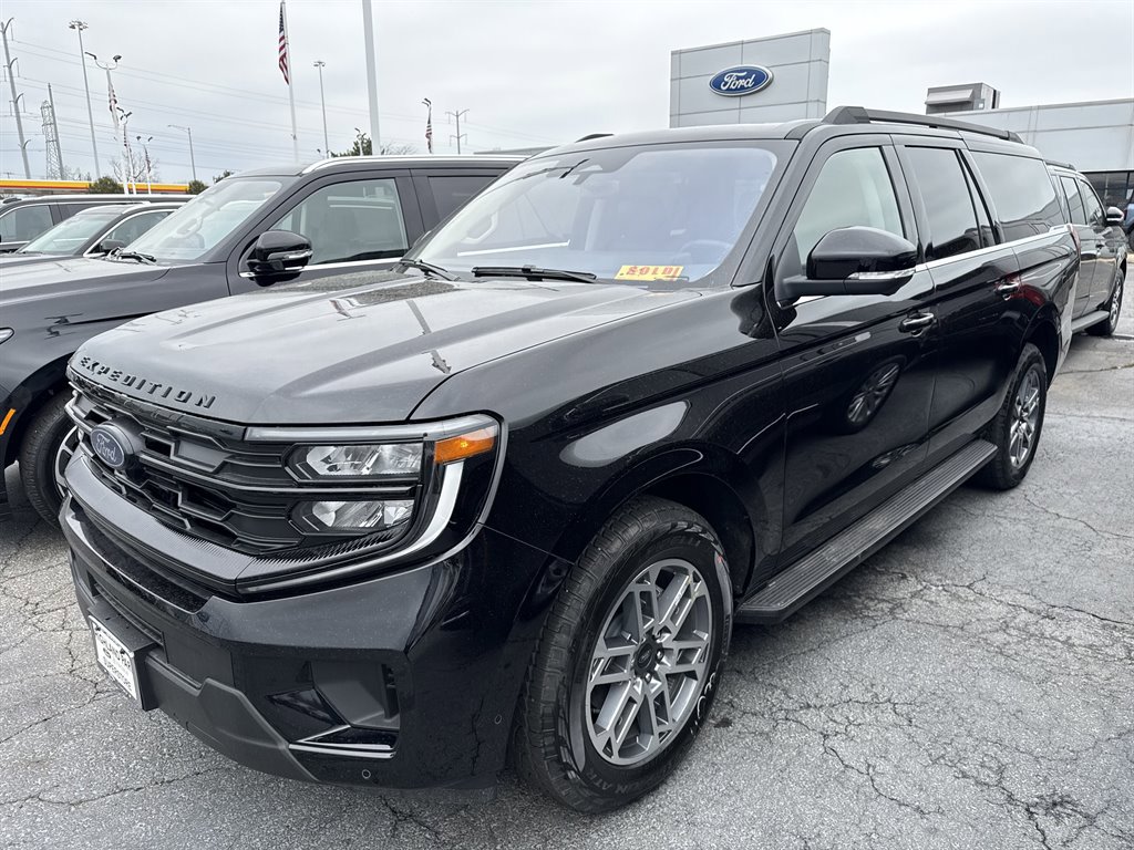 Used 2025 Ford Expedition Max Active image 2