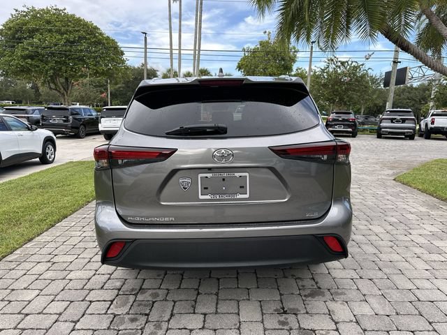 Used 2025 Toyota Highlander XLE FWD image 35
