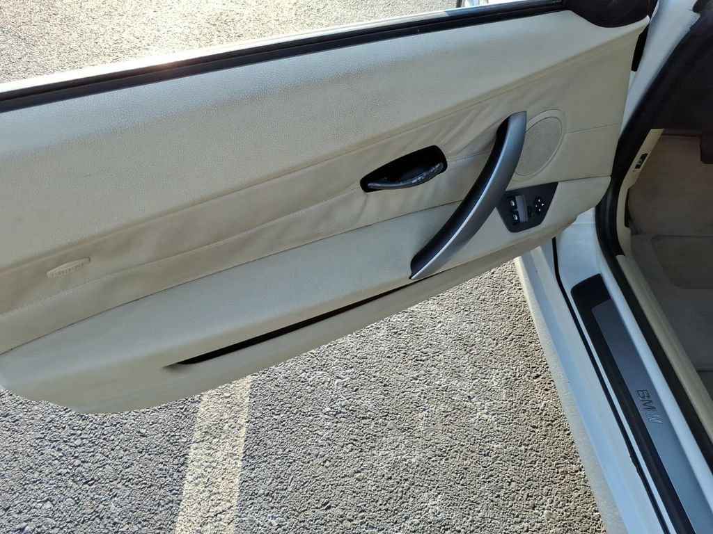 Used 2004 BMW Z4 2.5i RWD image 9