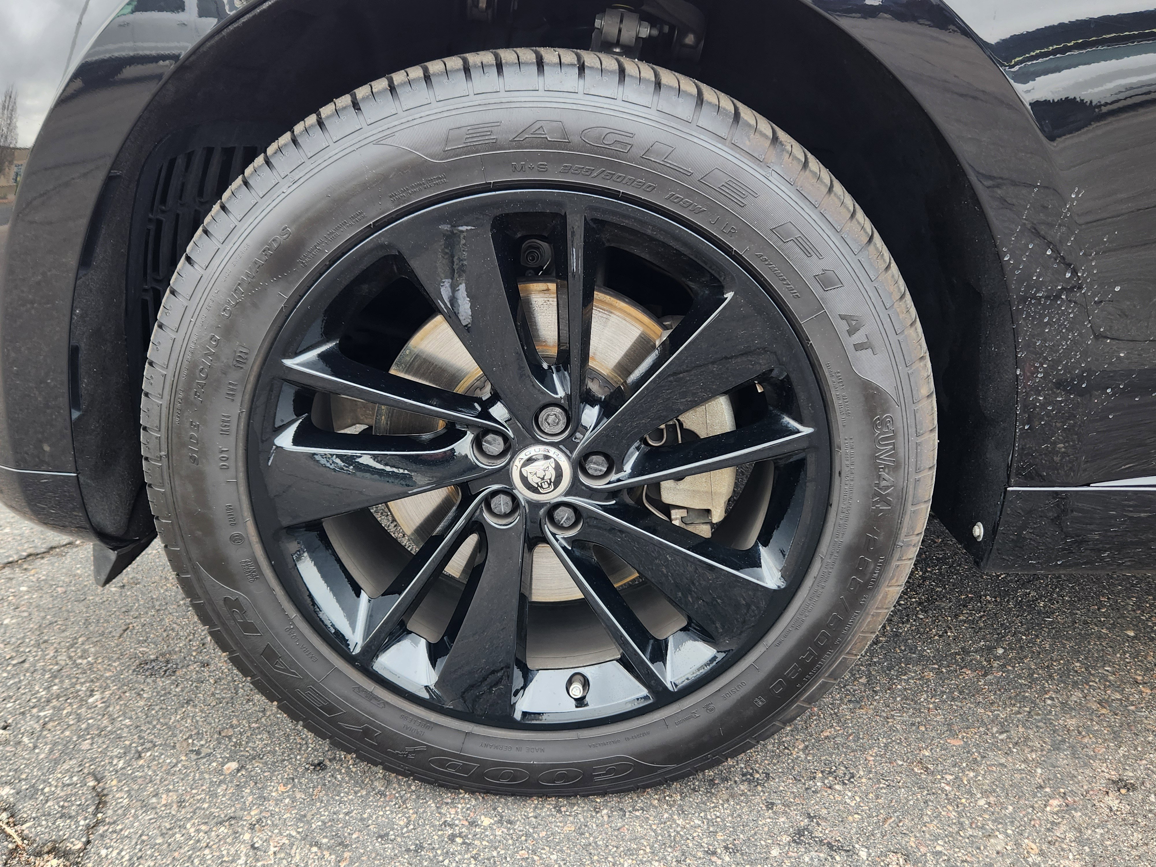 Certified 2025 Jaguar F-PACE R-Dynamic S AWD/4WD image 23